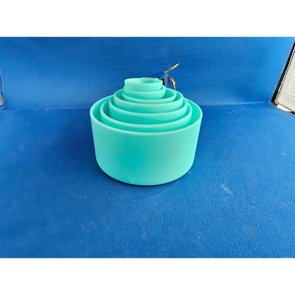 Set Of 7 Turquoise Nesting Measuring Cups & Spoons - Picture 3 of 5